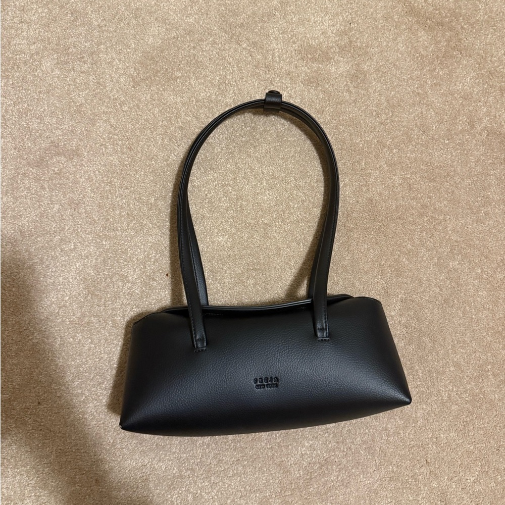 Freja mini chrystie bag in black